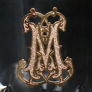 нанесение логотипов надписей гербов  на хрустале стекле камне