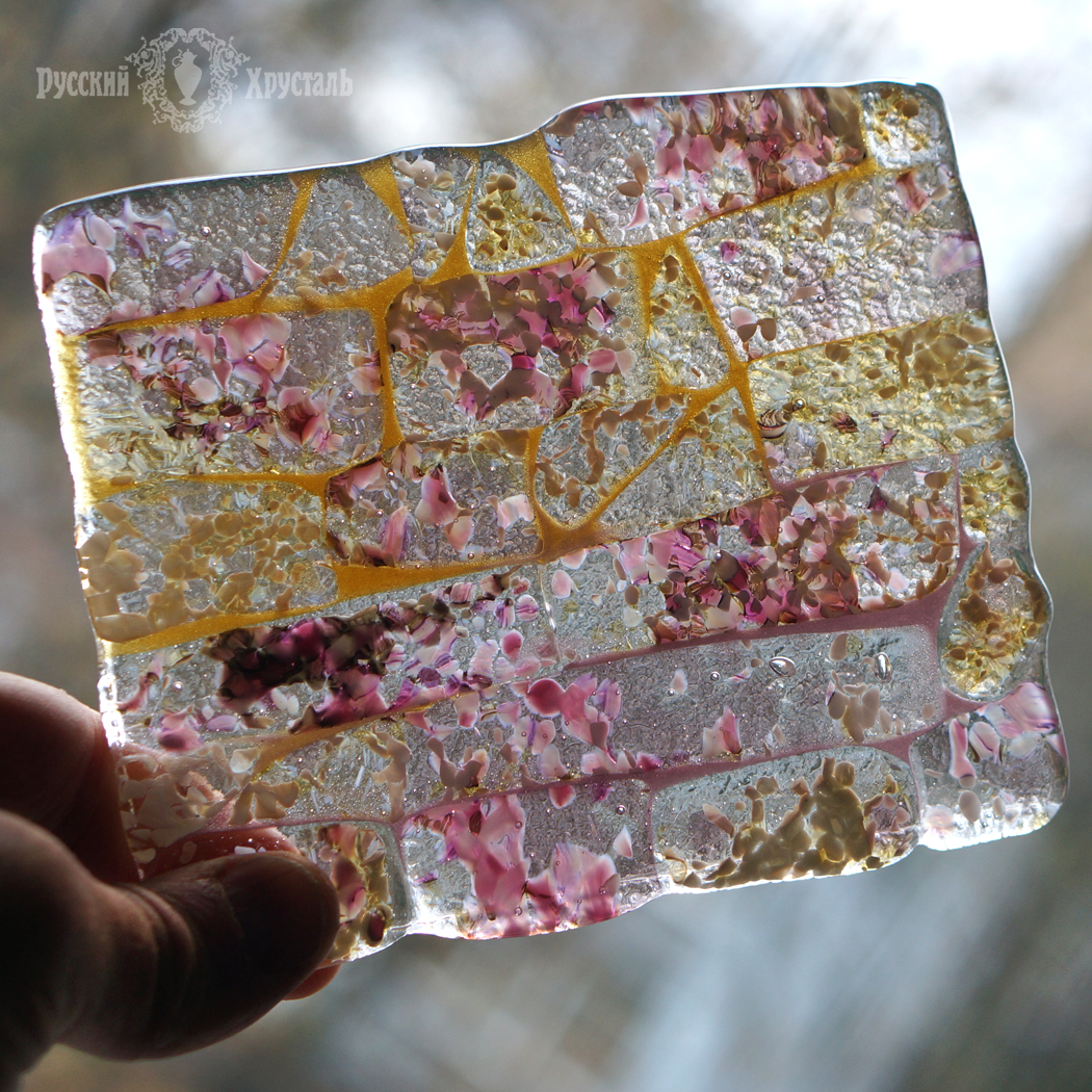 листовое стекло изготовлено методом спекания при высокой температуре