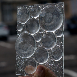 листовое стекло изготовлено методом спекания при высокой температуре