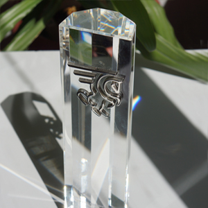 хрустальный  корпоративный приз с логотипом заказчика из никеля